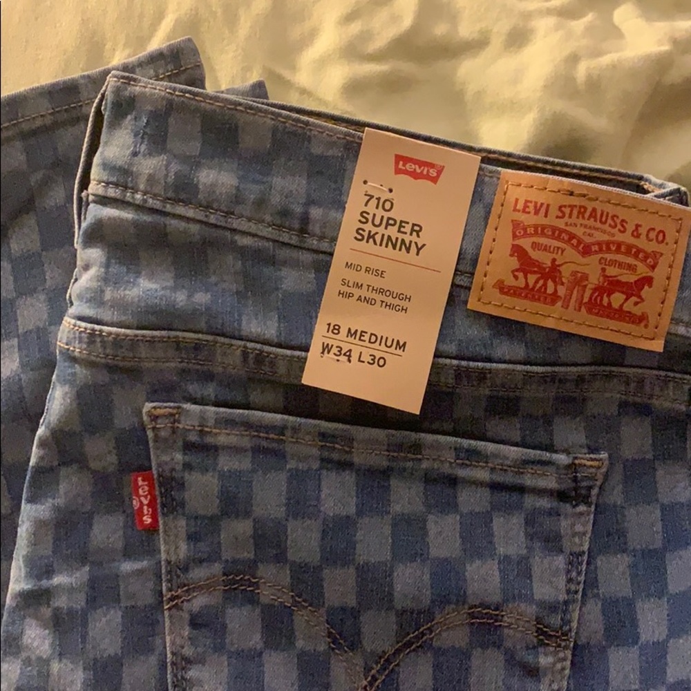 Women's Levi's 710 Super Skinny Jean 18.  W34 L30